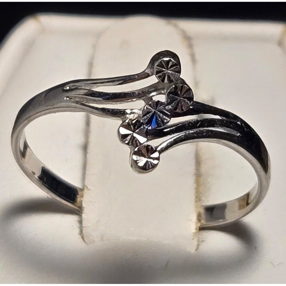 Dainty vintage sterling silver ring sz 7.5